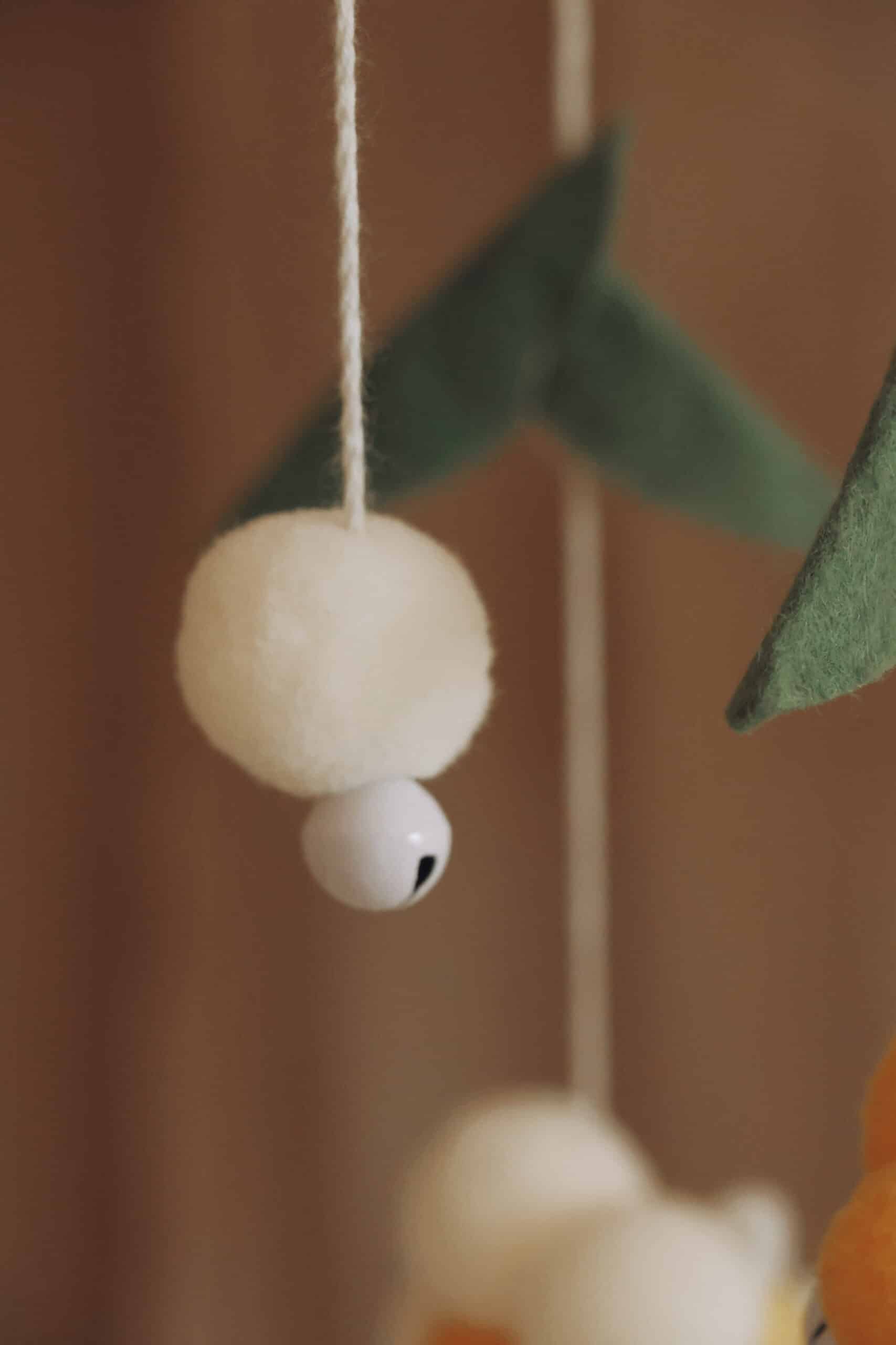 Handgefertigtes Baby-Mobile mit gelben Bienen 6 Handgefertigtes Baby-Mobile mit gelben Bienen – Bild 6