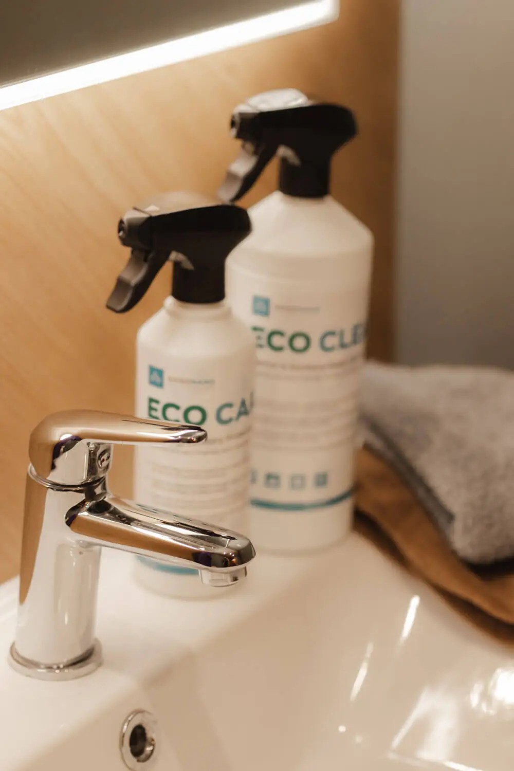 Innenraum- und Sanitärschutz EcoCare, 500 ml 4 Badezimmerreinigung mit EcoClean - entfernt über 99% Schmutz und Mikroorganismen von Sanitärflächen