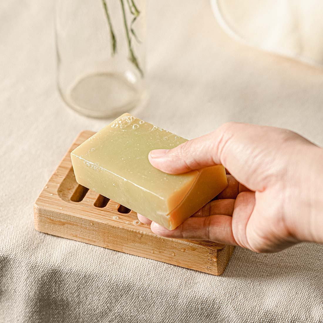 LOWBambooSoapDish Nachhaltige Seifenablage aus Holz mit Ablauflöchern & Rutschfesten Pads