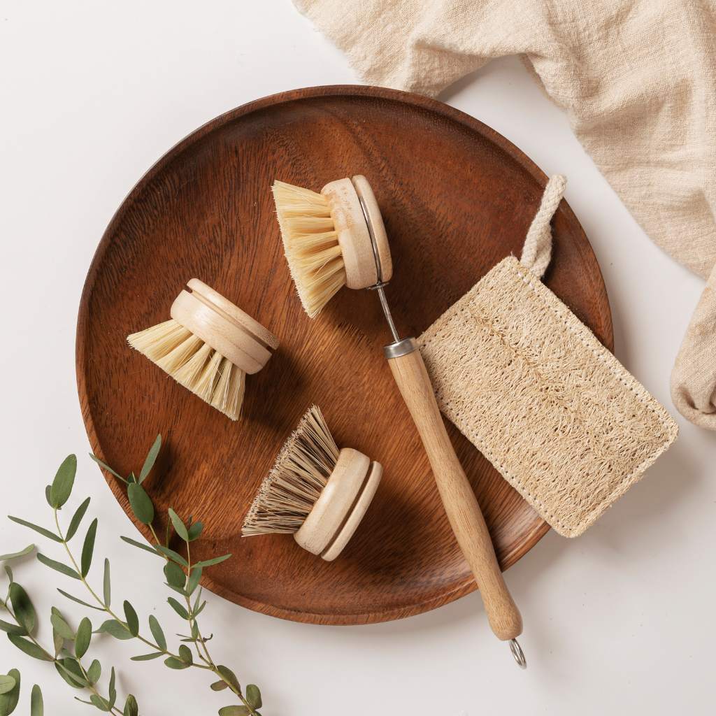 eco friendly dish brushes Nachhaltiges Spülbürsten-Set (4-teilig) - Bambus-Spülbürste mit 2 Ersatzköpfen & Luffa-Schwamm