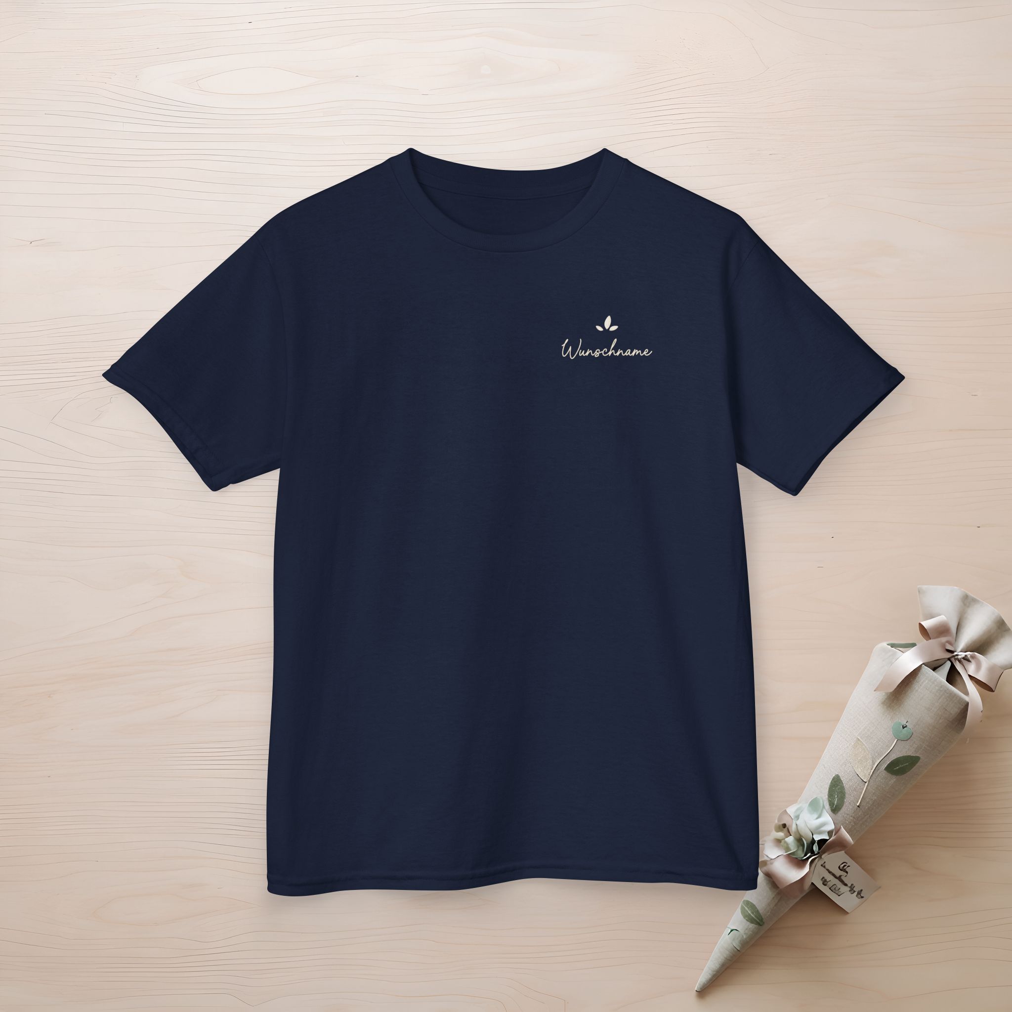 Premium Schulkind 2026 Jungen T-Shirt | Vorder- & Rückendruck mit Wunschname 13 Premium Schulkind 2026 Jungen T-Shirt | Vorder- & Rückendruck mit Wunschname – Bild 13