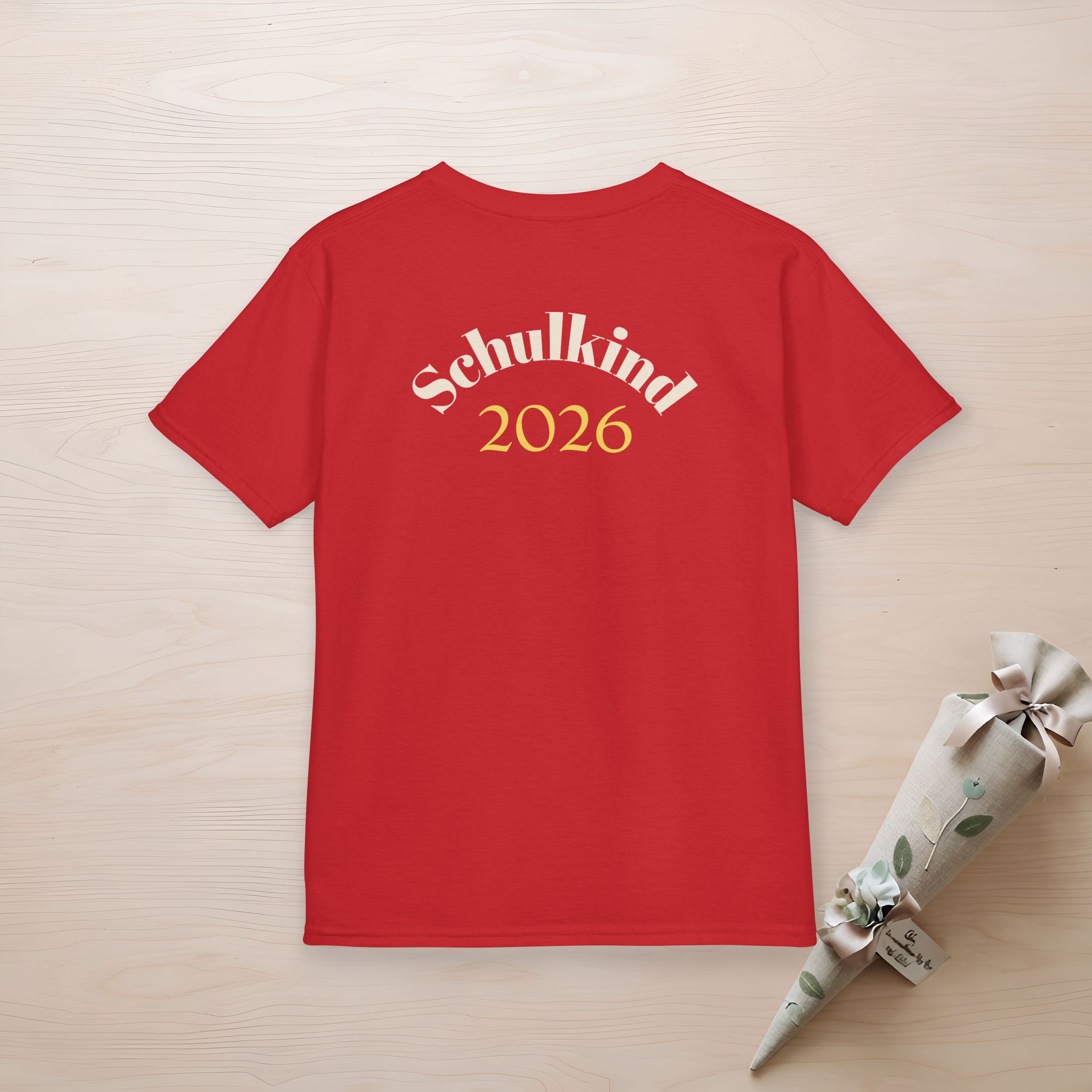 Premium Schulkind 2026 Jungen T-Shirt | Vorder- & Rückendruck mit Wunschname 16 Premium Schulkind 2026 Jungen T-Shirt | Vorder- & Rückendruck mit Wunschname – Bild 16