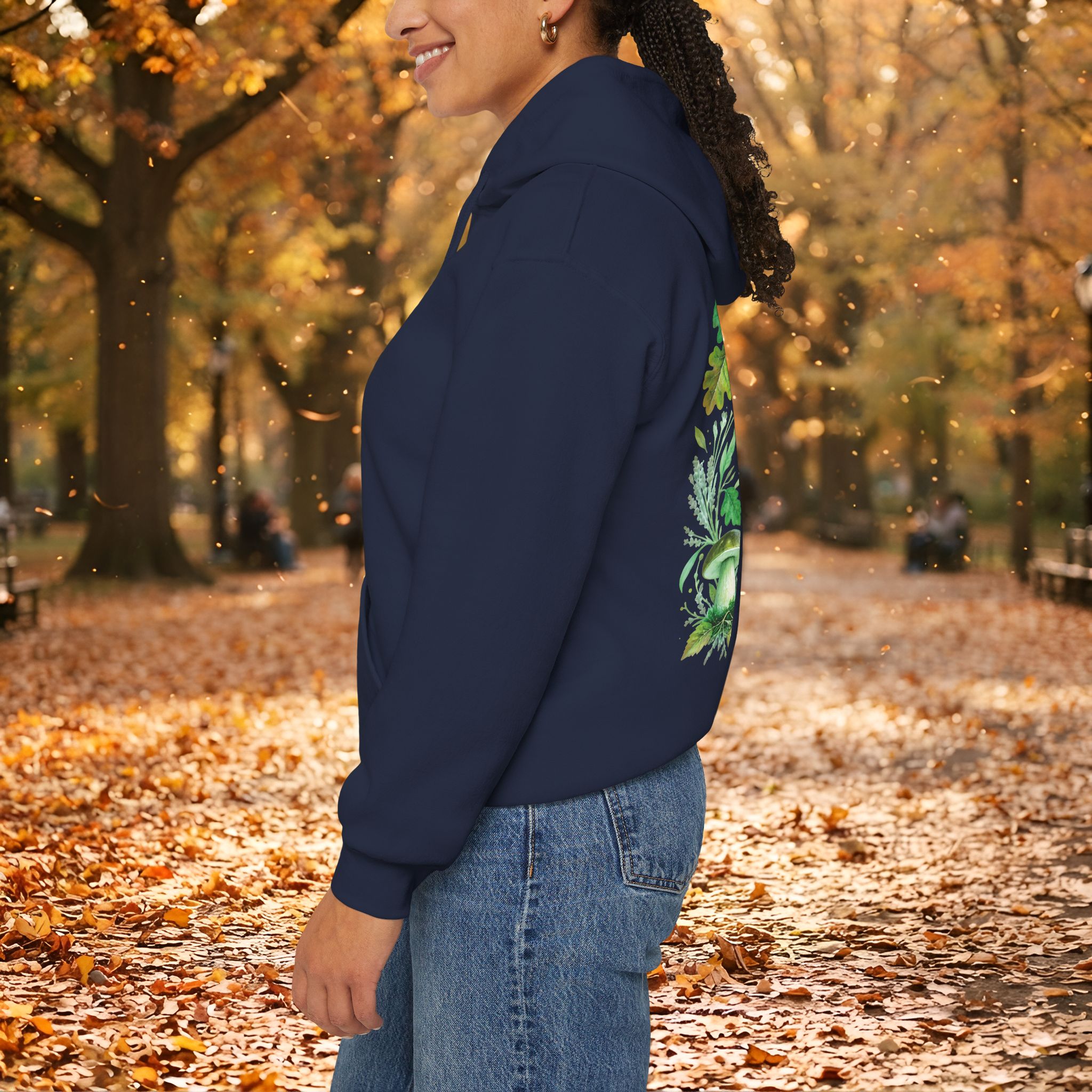 Herbst Hoodie Premium Unisex | Botanischer Herbstprint mit Blättern & Pilzen | Dunkler Streetwear Look | Personalisierbar 44 Herbst Hoodie Premium Unisex | Botanischer Herbstprint mit Blättern & Pilzen | Dunkler Streetwear Look | Personalisierbar – Bild 44