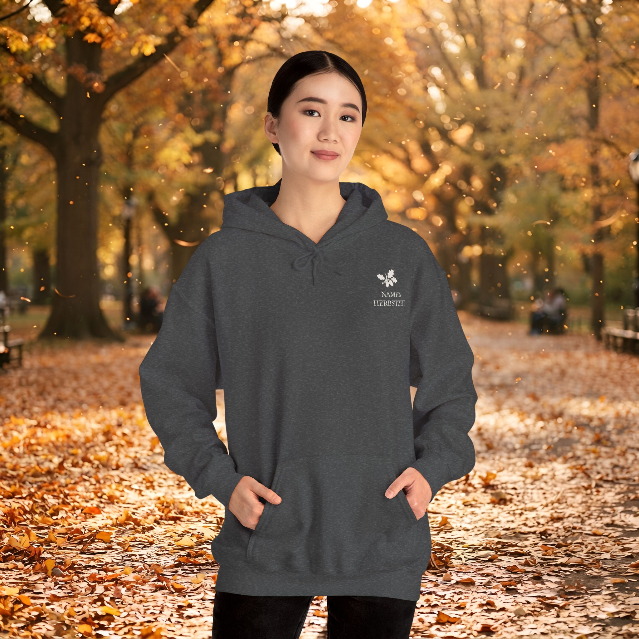 Herbst Hoodie Premium Unisex | Botanischer Herbstprint mit Blättern & Pilzen | Dunkler Streetwear Look | Personalisierbar 34 Herbst Hoodie Premium Unisex | Botanischer Herbstprint mit Blättern & Pilzen | Dunkler Streetwear Look | Personalisierbar – Bild 34