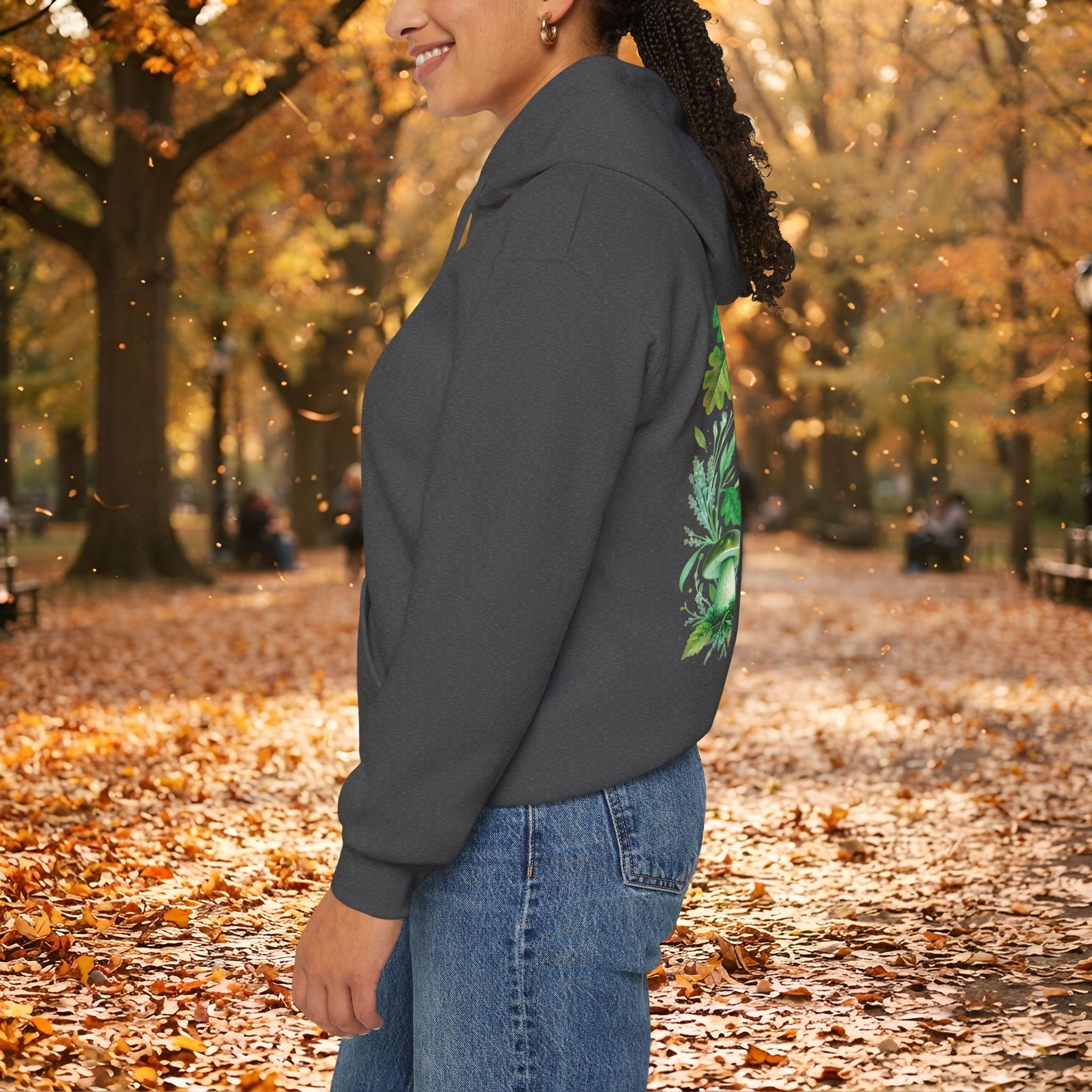 Herbst Hoodie Premium Unisex | Botanischer Herbstprint mit Blättern & Pilzen | Dunkler Streetwear Look | Personalisierbar 36 Herbst Hoodie Premium Unisex | Botanischer Herbstprint mit Blättern & Pilzen | Dunkler Streetwear Look | Personalisierbar – Bild 36