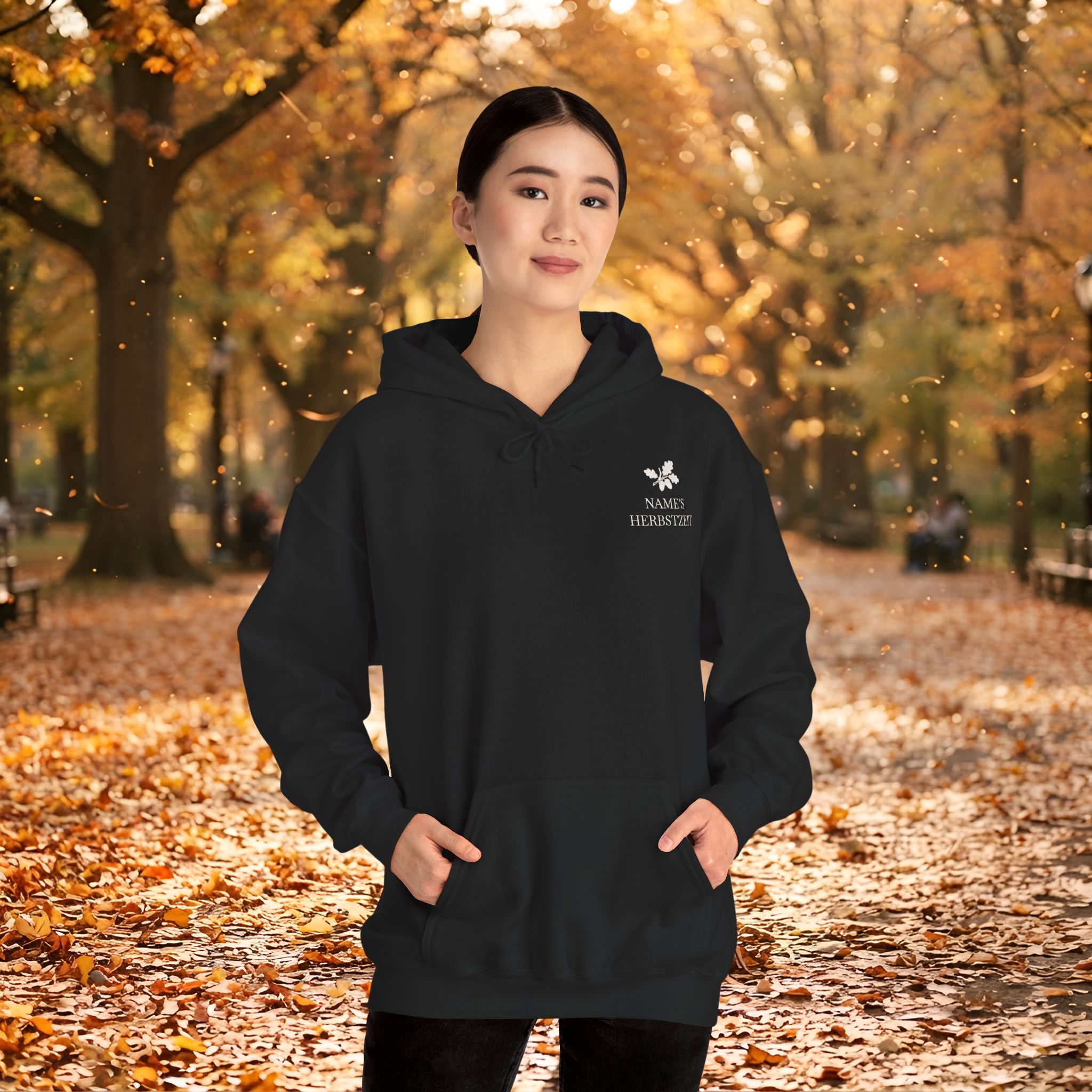 Herbst Hoodie Premium Unisex | Botanischer Herbstprint mit Blättern & Pilzen | Dunkler Streetwear Look | Personalisierbar 11 Herbst Hoodie Premium Unisex | Botanischer Herbstprint mit Blättern & Pilzen | Dunkler Streetwear Look | Personalisierbar – Bild 11